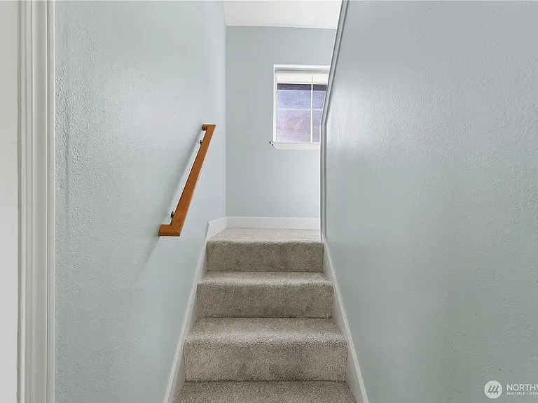 321 Craig St — Photo 4