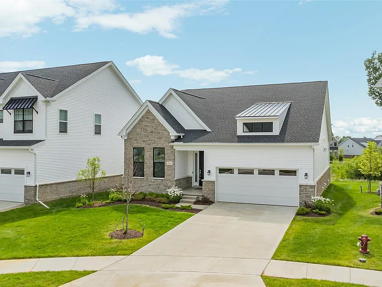 5636 Suffolk Ct — Photo 2