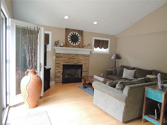 2nd image of 20643 Stratford Ave