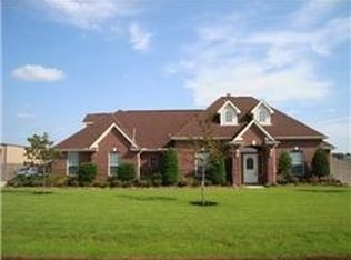 3018 Royal Palm Dr, Mont Belvieu, TX 77523