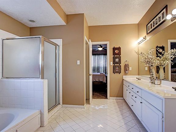 5th image of 3106 Lake Breeze Ln