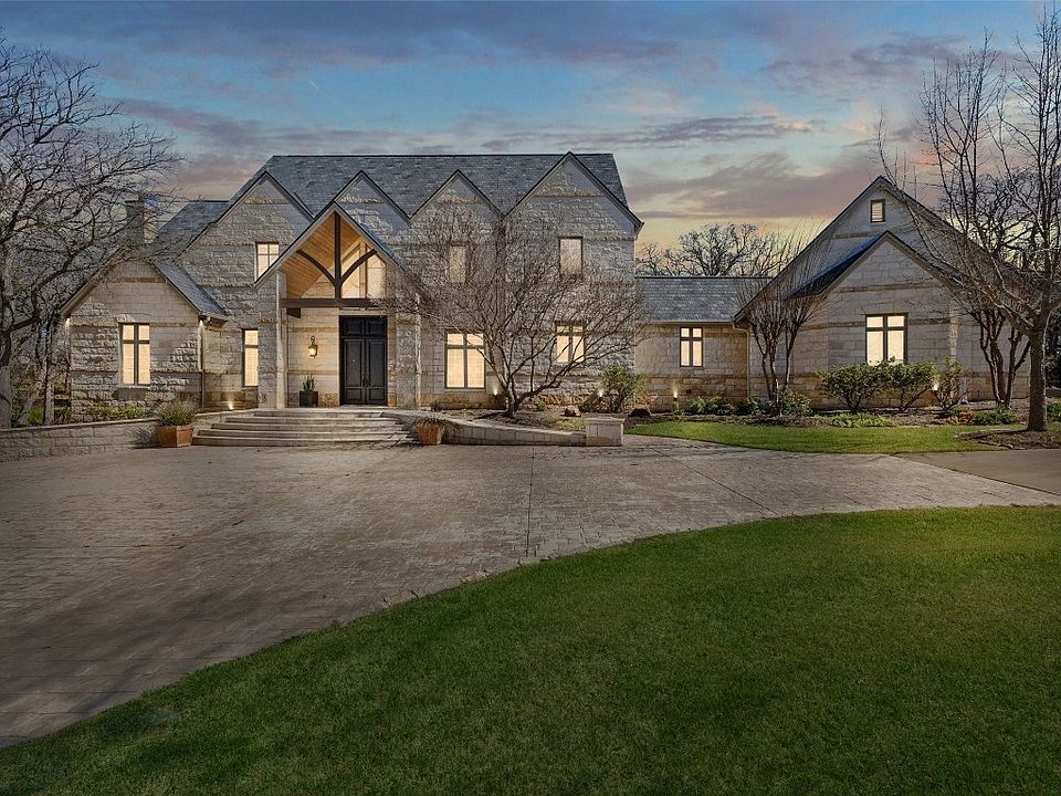 1st image of 813 Summerlin Dr