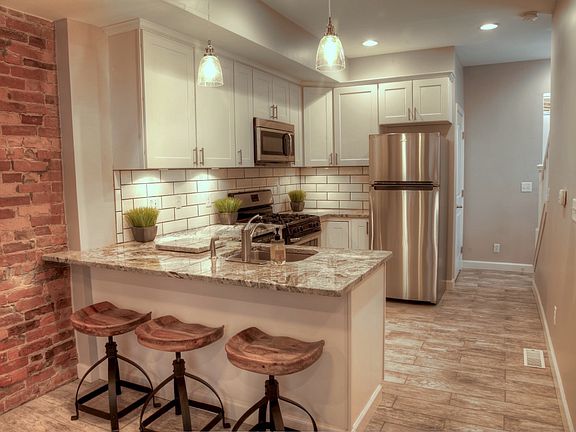 5th image of 327 Parkwood Ave