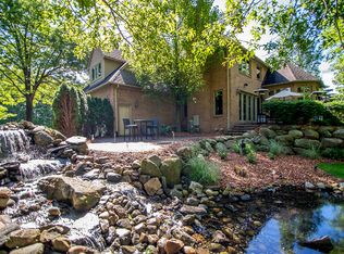 592 Inverness, Highland, MI 48357