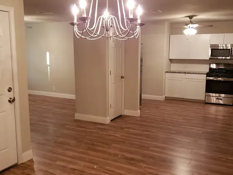106 S Meadow Dr — Photo 2