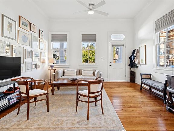 4th image of 924 Amelia St