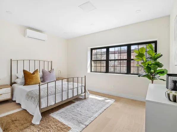 493 Hancock Street image 22 of 25