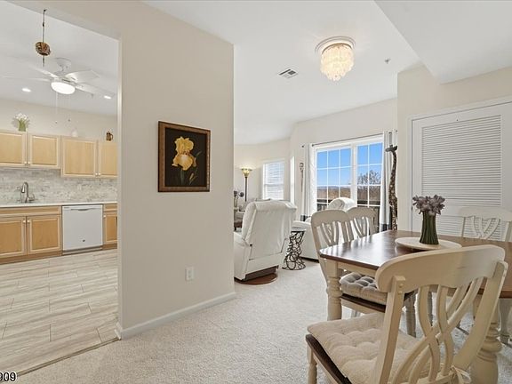 4th image of 375 Rifle Camp Rd BLDG 375 #105