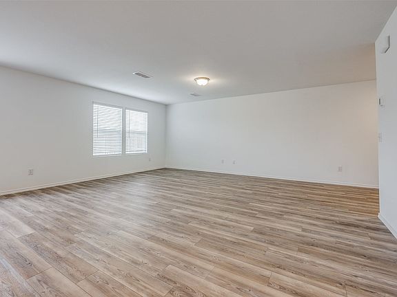5th image of 858 Breakwater Dr
