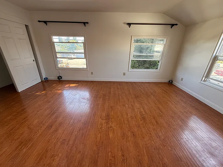 13214 Aurora Dr — Photo 8