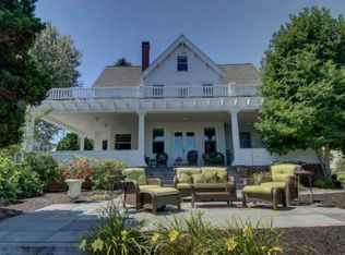 42 Kensington Rd, Cranston, RI 02905