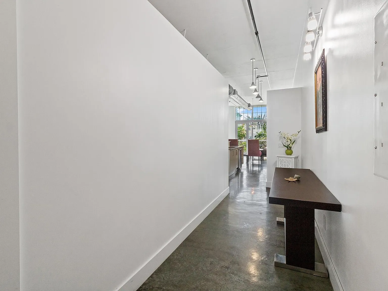 1 bed, 1.0 bath, 828 sqft, $3,350 — Photo 2