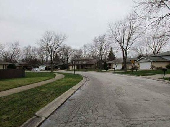 3rd image of 22906 East Dr