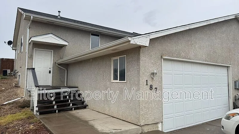 187 S Stardust Cir