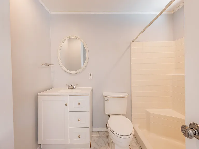 1005 Ayers Ave — Photo 9