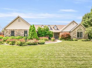 1815 Cobble Creek Dr, Mahomet, IL