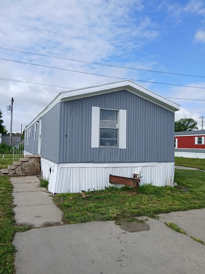 3 bed, 2.0 bath, $950 — Photo 1