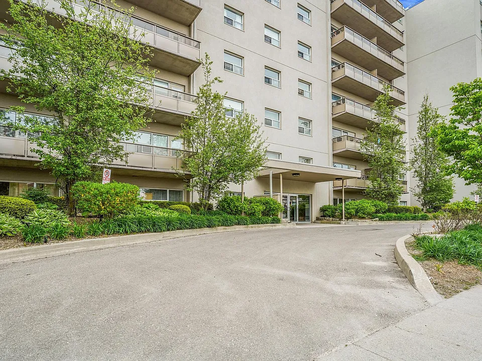 345 Lakeshore Rd W