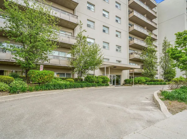 The Sheridan Manor Apartments in Mississauga