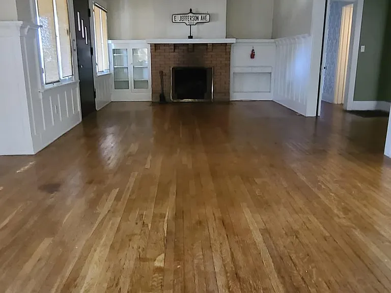 135 E Jefferson Ave — Photo 4
