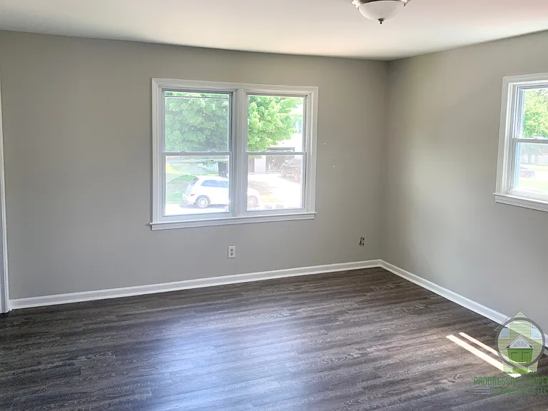 310 Devonwood Ct — Photo 9
