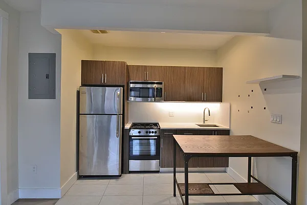 Rented by Hagstrom Management Inc | media 22