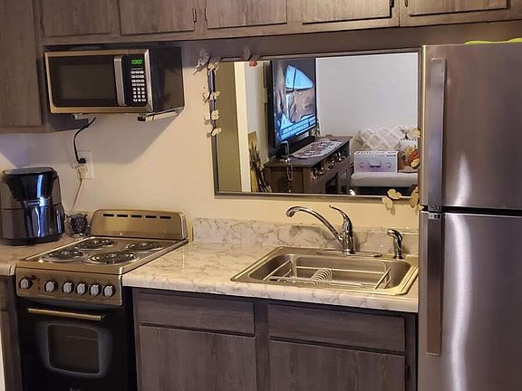 3rd image of 4150 N Sacramento Ave APT G