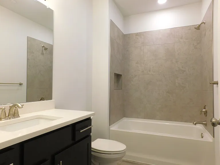 2321 Linford St #201 — Photo 6