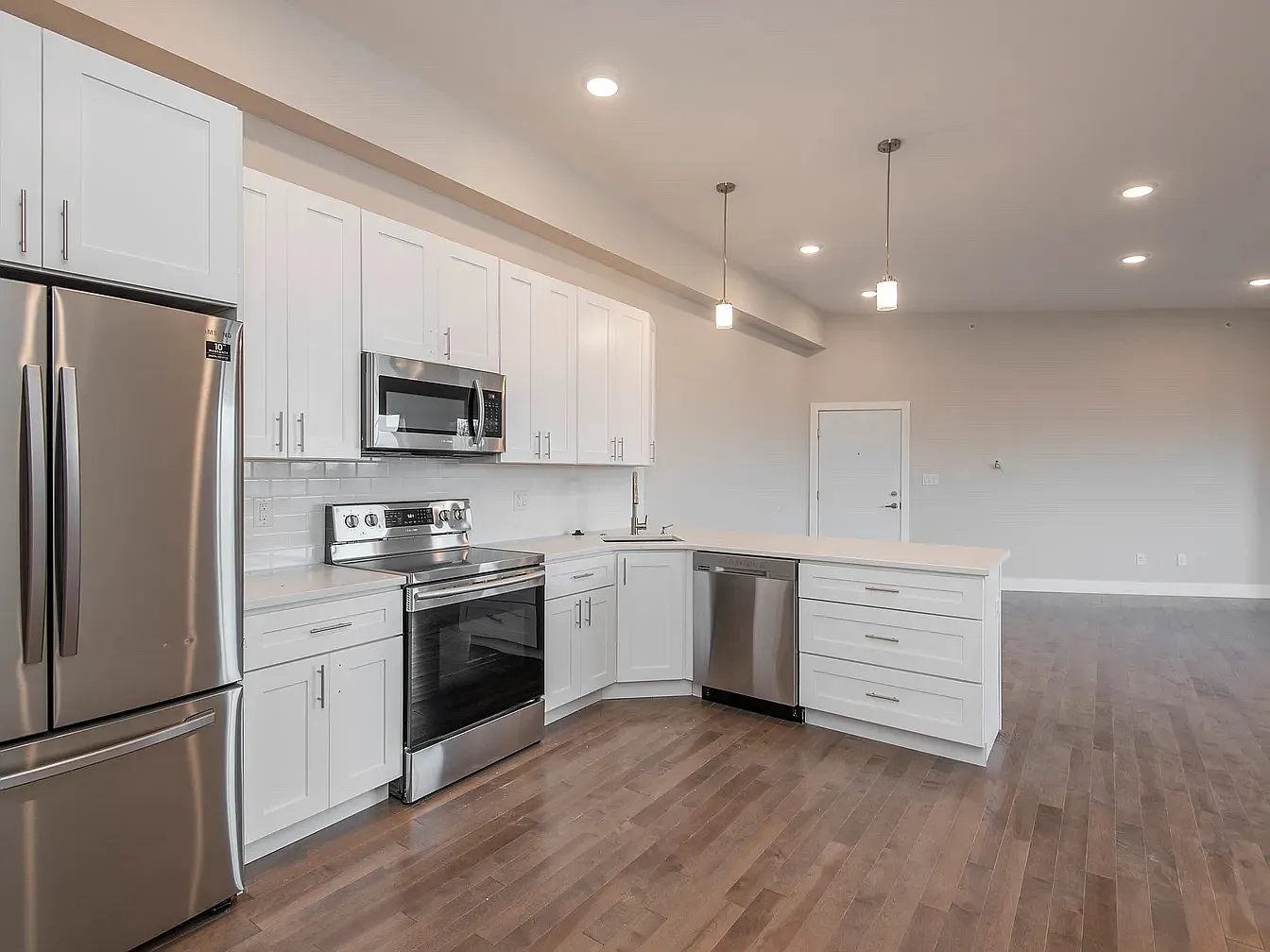 1631 Point Breeze Ave — Photo 4