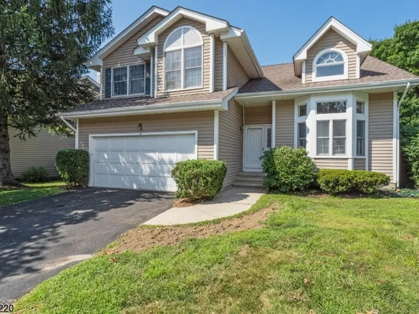 4 Drummers Log Ln, Bedminster, NJ 07921