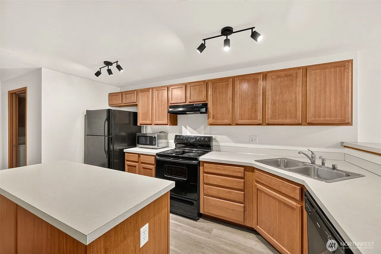 3 bed, 2.5 bath, 1738 sqft, $2,660 — Photo 4