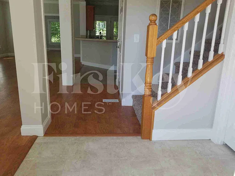 1911 Chestnut Oak Ln — Photo 4