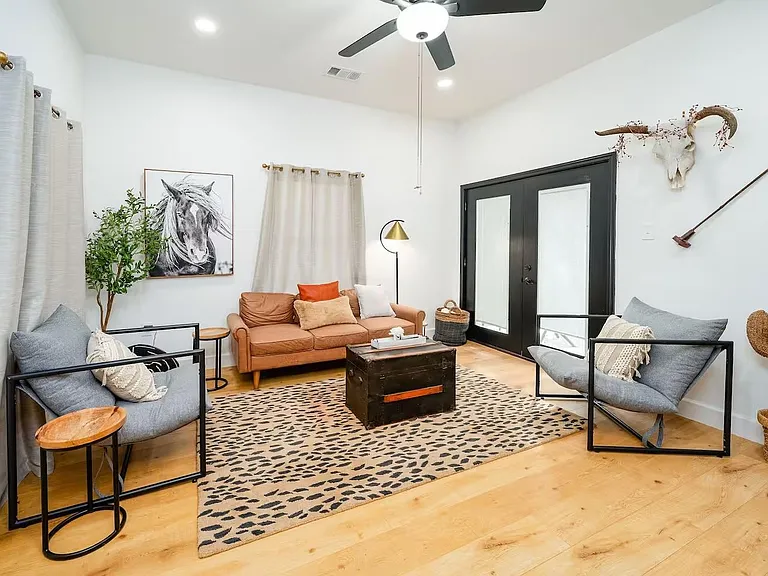 502 Dark St — Photo 2