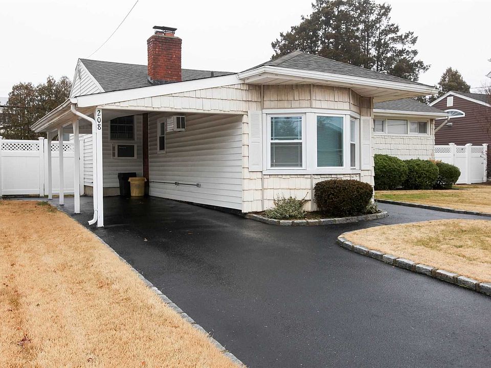 1st image of 208 1st Ave
