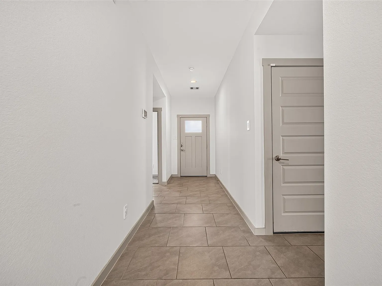 4 bed, 2.0 bath, 1860 sqft, $2,200 — Photo 3
