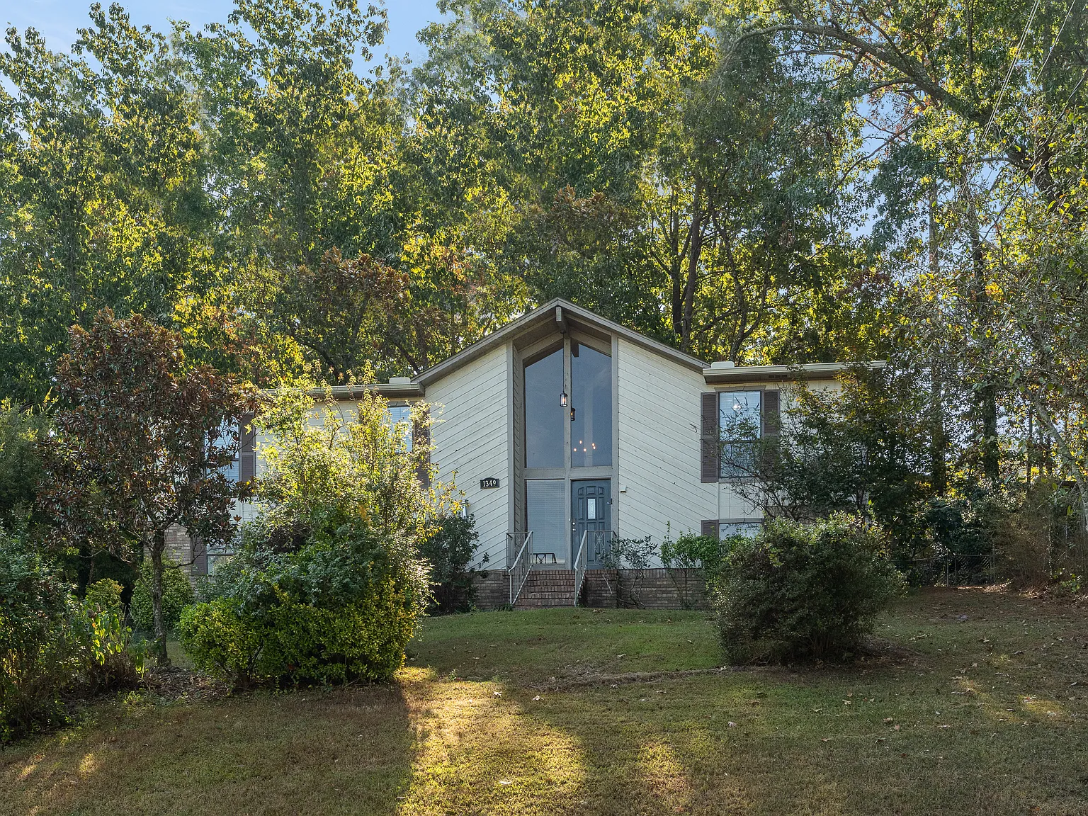 5 bed, 2550 sqft, $2,499 — Photo 1