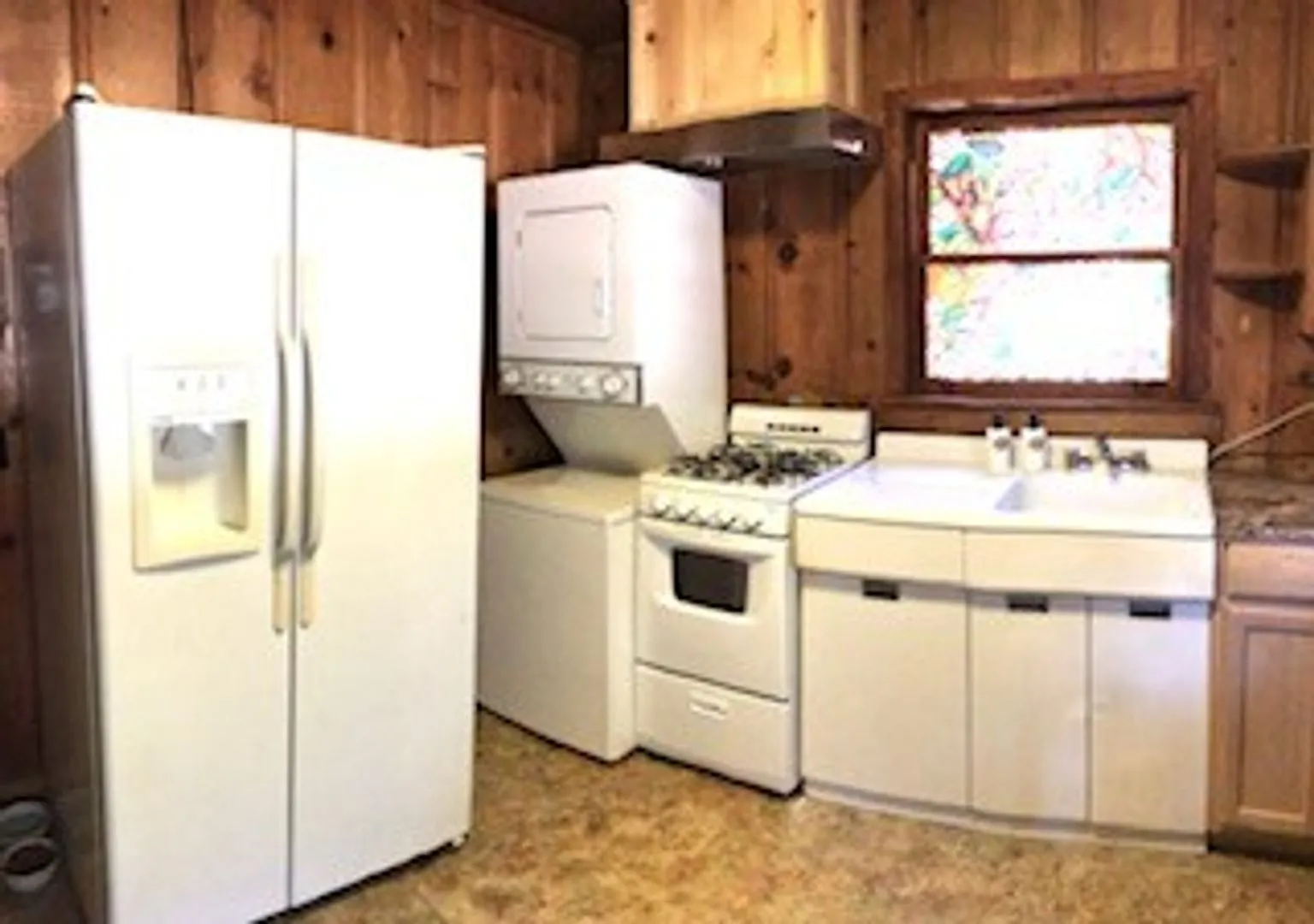 Seasonal Furnished rental sleeps 4 — Photo 3