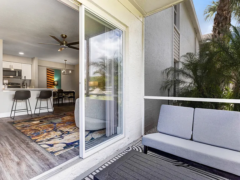 Coral Palms Apartments — Photo 26