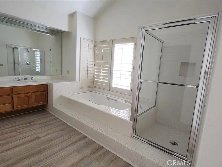2162 Ventia — Photo 32
