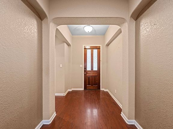 4th image of 141 Springtree Blf