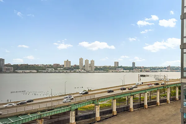 Rented by BLU Real Estate | media 27