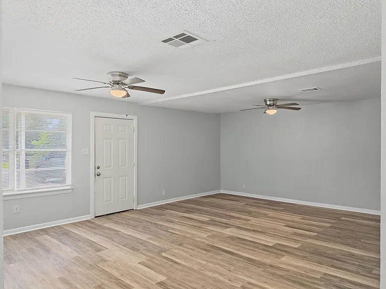 5427 Willow Glen Dr — Photo 10