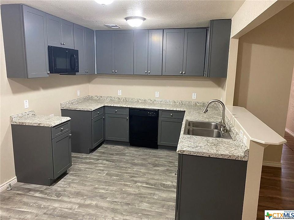 1st image of 2409 Oak Dr