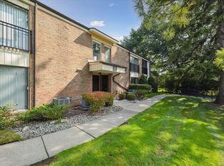 18302 University Park Dr, Livonia, MI 48152