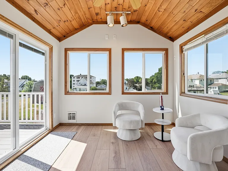 12 Lawrence St — Photo 10