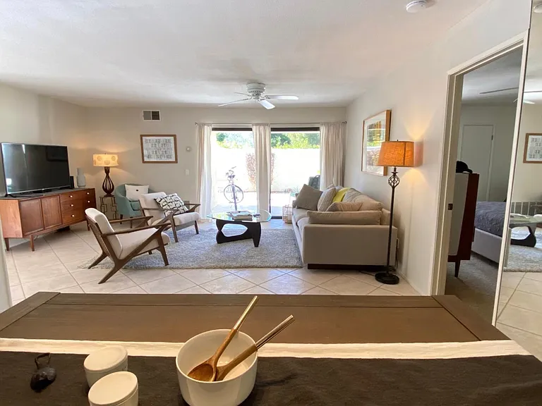 433 N Hermosa Dr — Photo 9