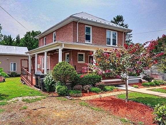 4th image of 205 Dinkel Ave