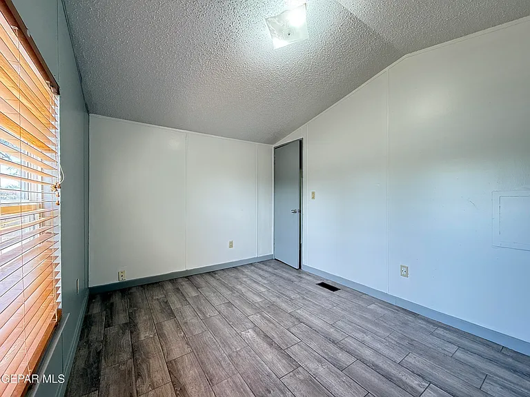 5941 Sixta Dr — Photo 35