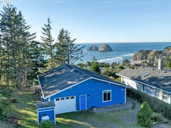 1030 Hillsdale St W, Tillamook, OR 97141