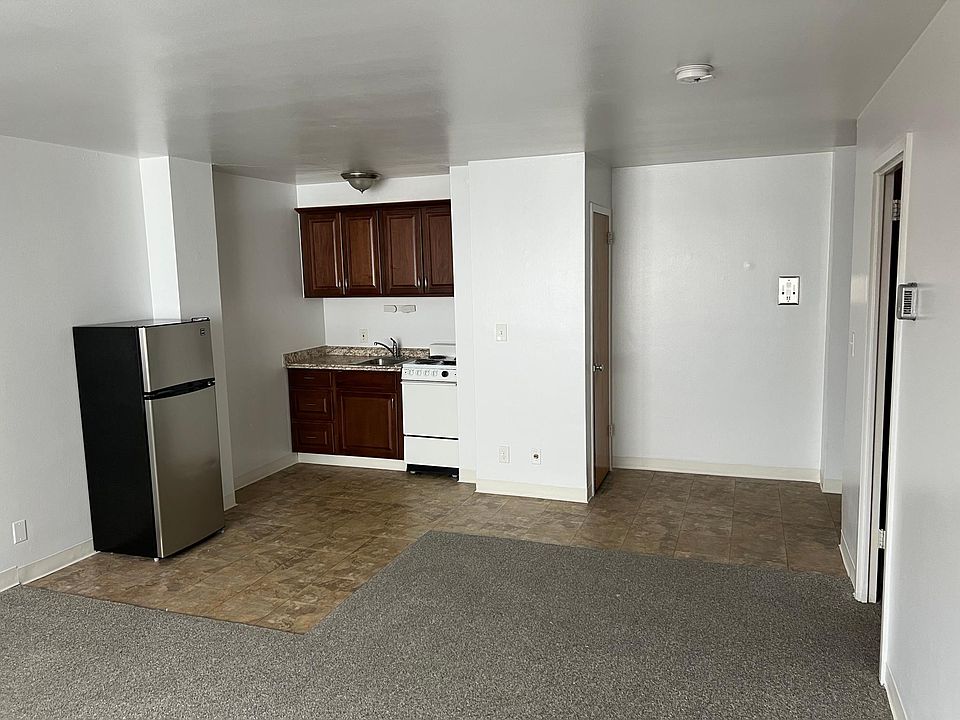1st image of 11850 Edgewater Dr APT 817
